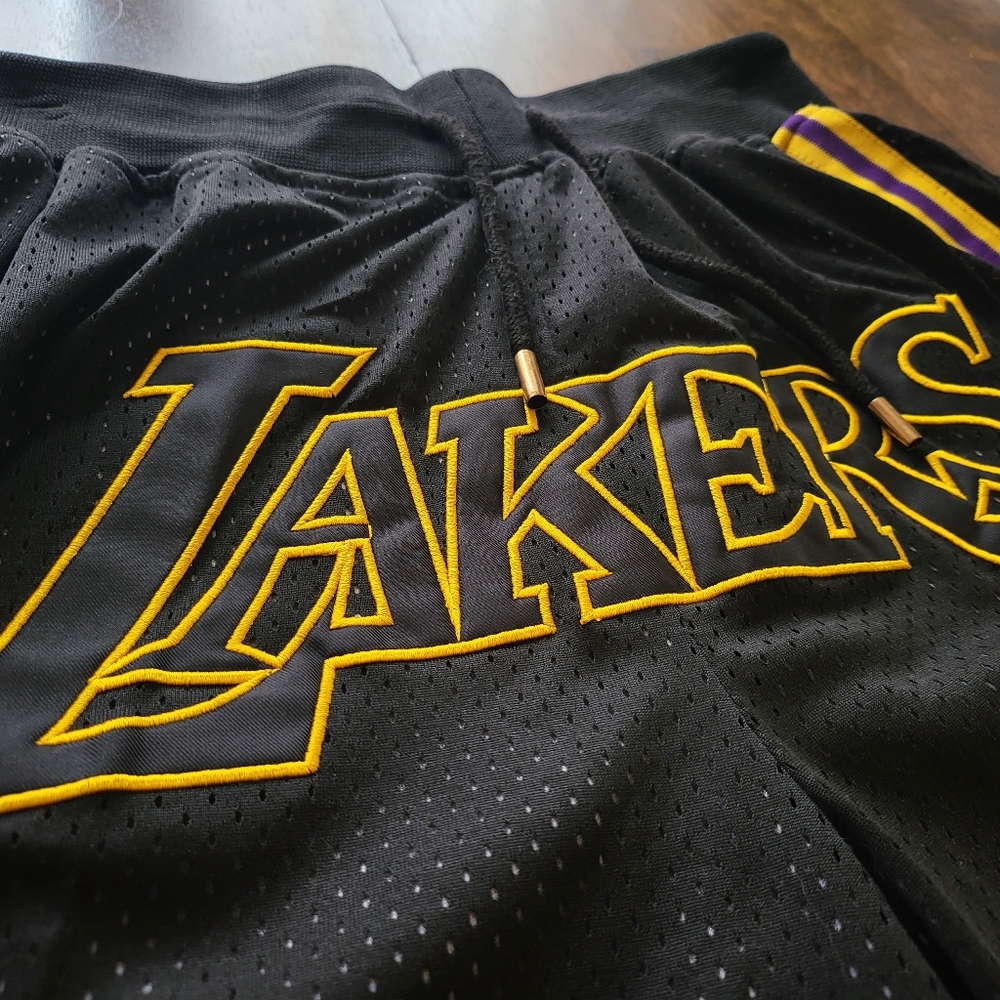 Los Angeles Lakers - Picture 2 of 5